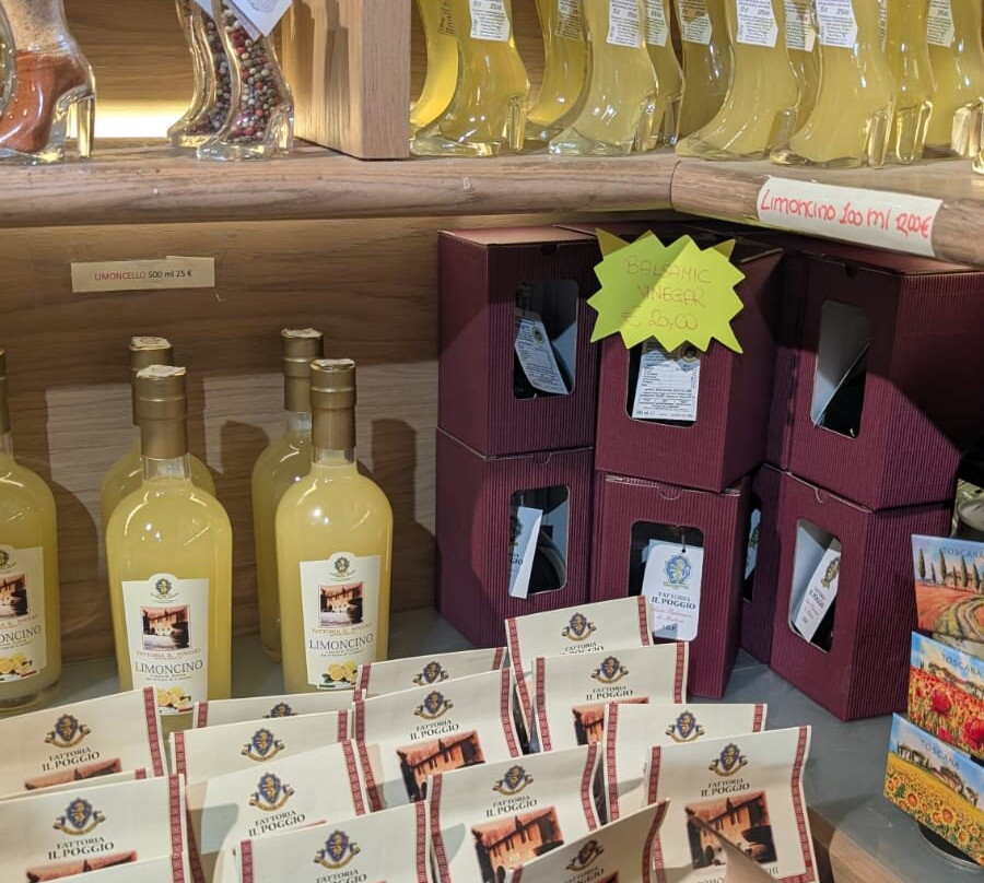 Fattoria Il Poggio-Montecarlo必去景点