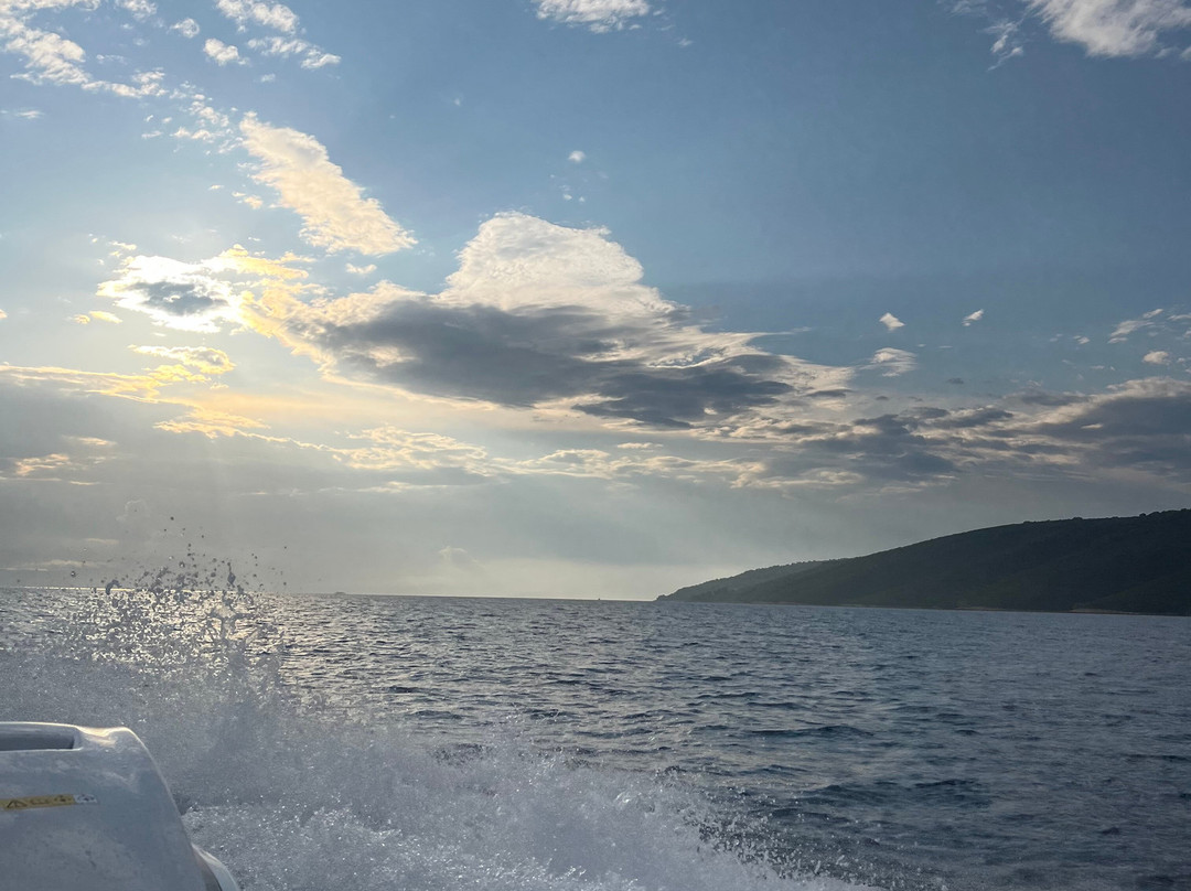 Providenca Charter and Travel-特罗吉尔必去景点