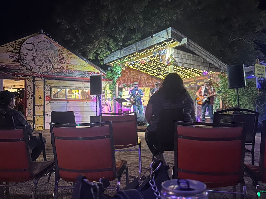 Little Manitou Art Gallery-Manitou Beach必去景点