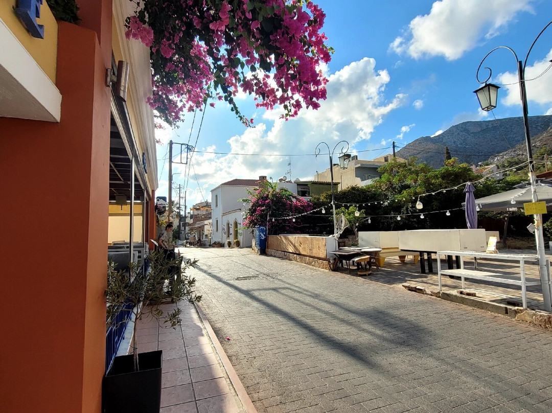 Astra Village & Suites主图