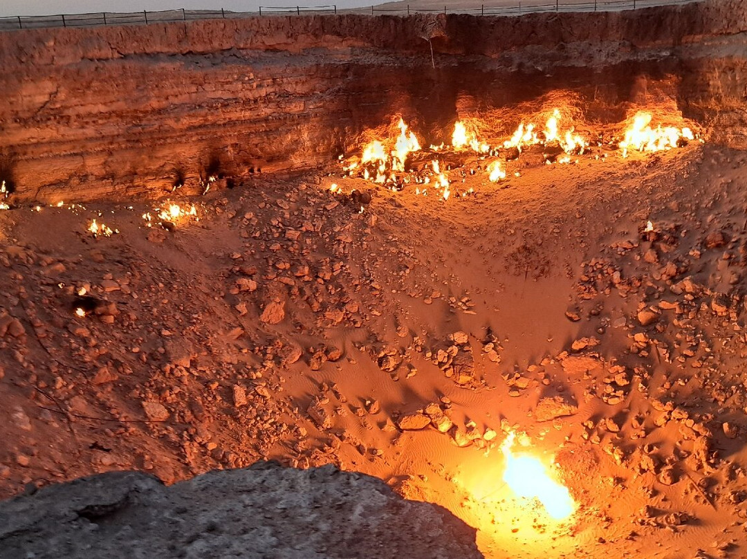 Darvaza Gas Crater-Darvaza必去景点