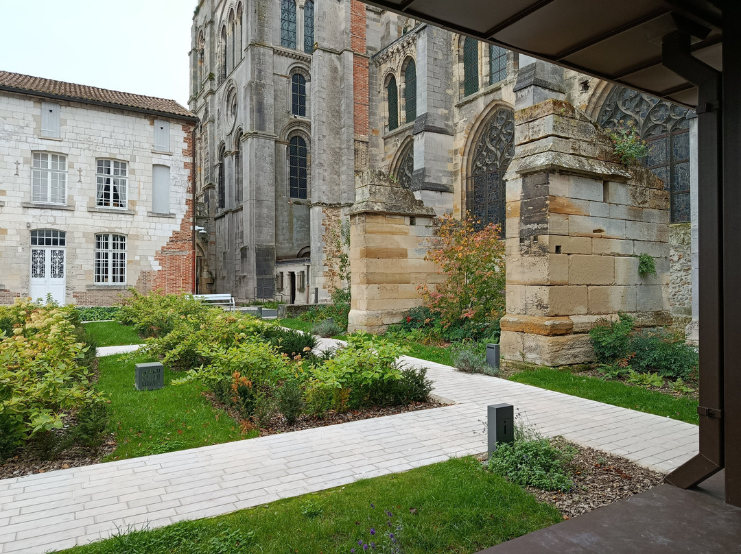 Musée du Cloître de Notre Dame-en-Vaux-香槟地区沙隆必去景点