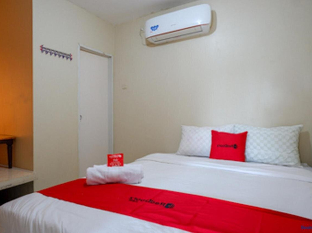 RedDoorz Near Ahmad Yani Monument Park Kudus