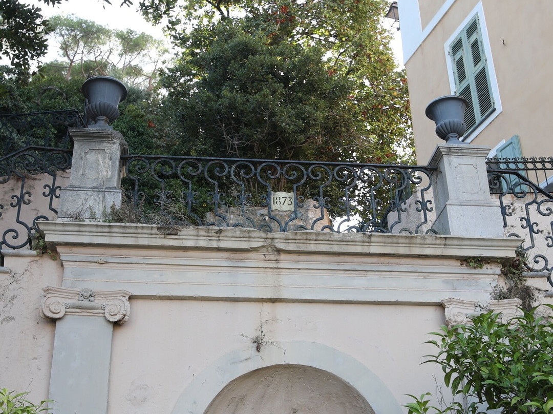 Ensemble constitue de la rampe Saint-Charles