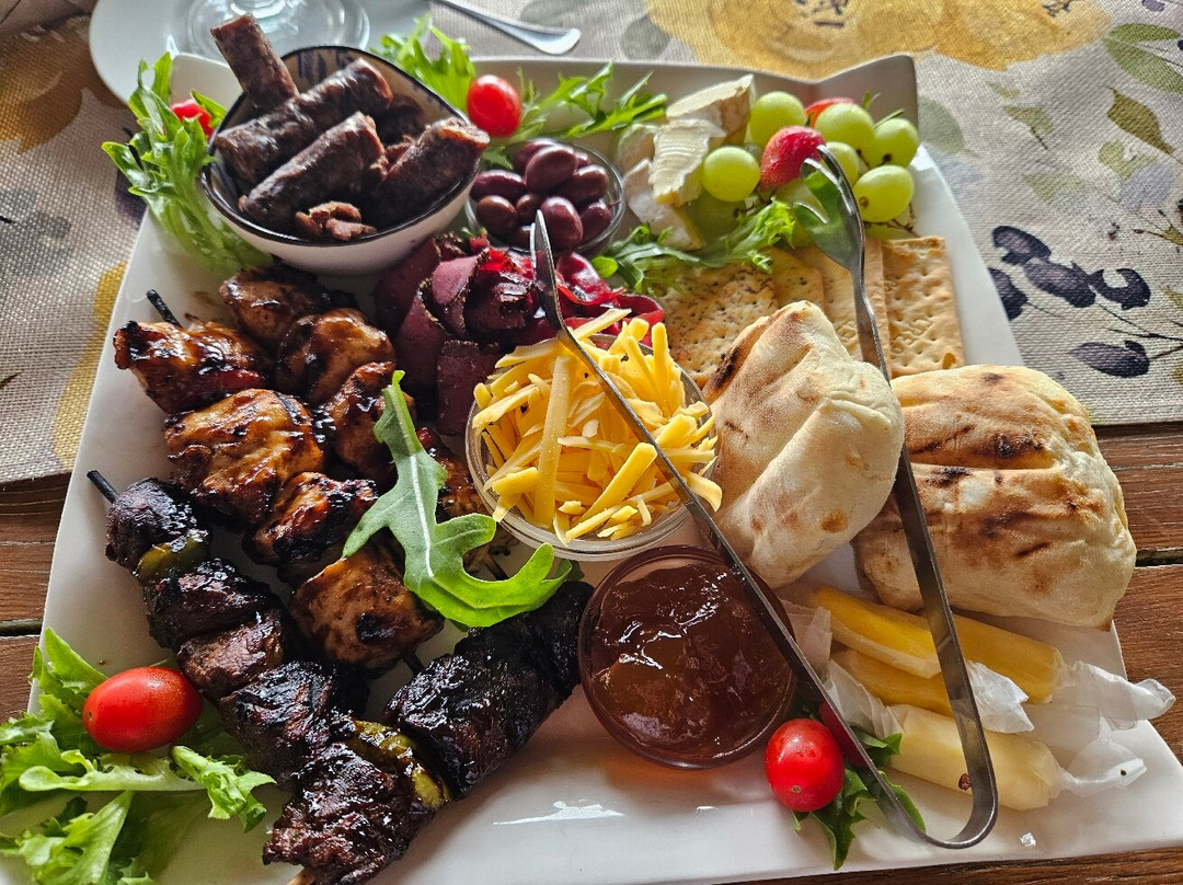 Chandelier Game Lodge & Ostrich Show Farm-奥兹洪必去景点