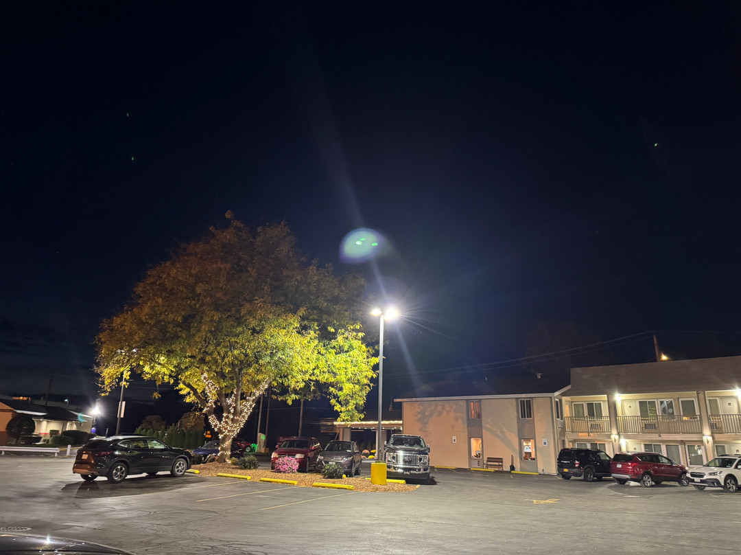 赫基默红屋顶客栈及套房主图