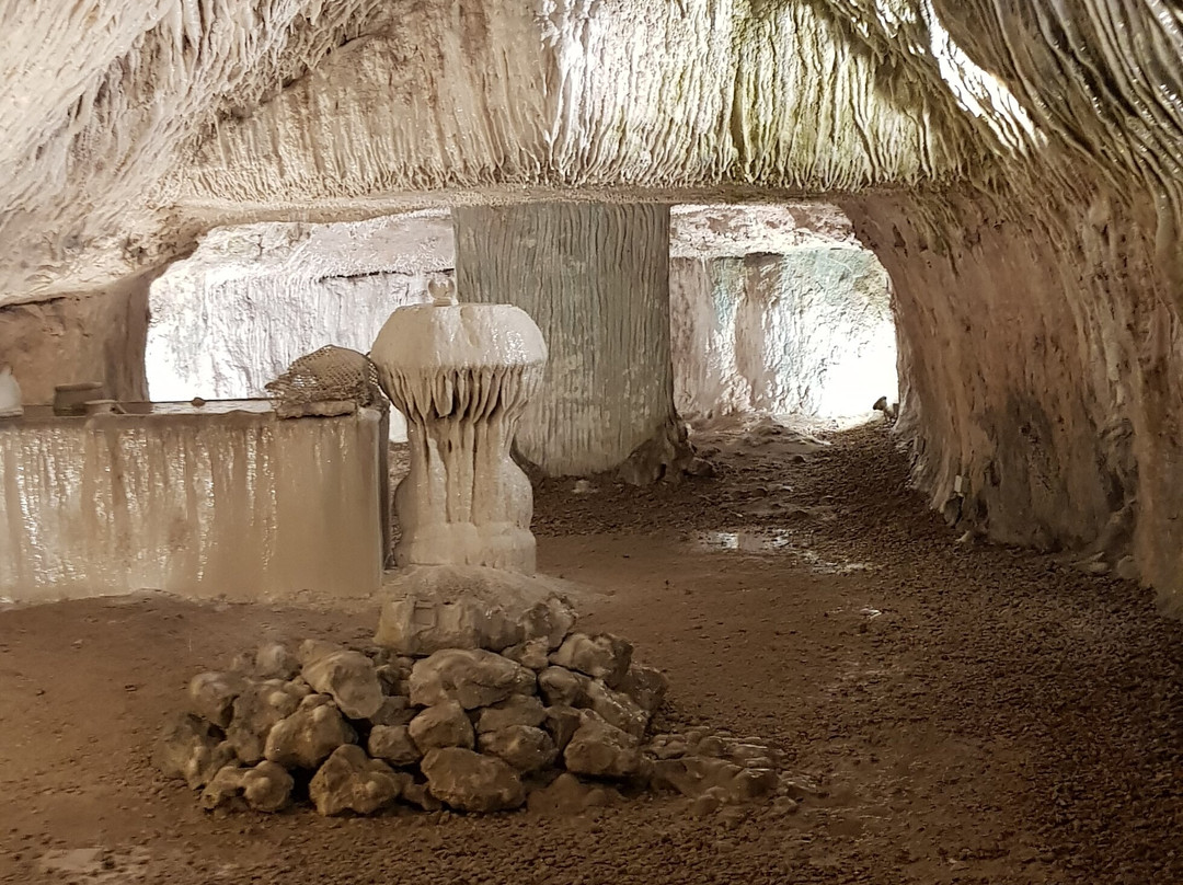 Grotte Pétrifiante-Troo必去景点