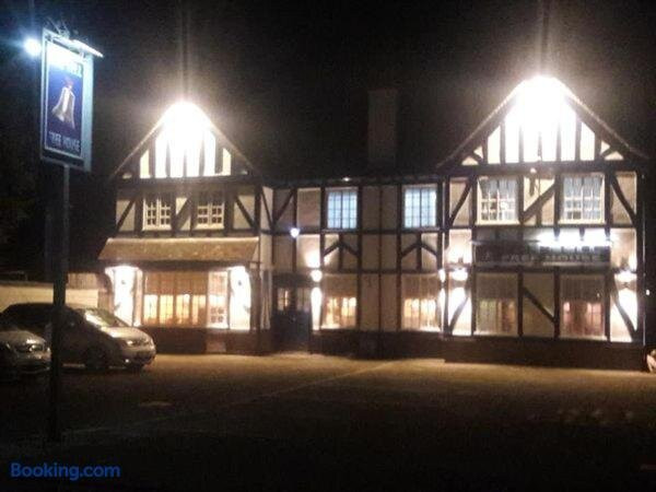 The Bell at Salford Priors