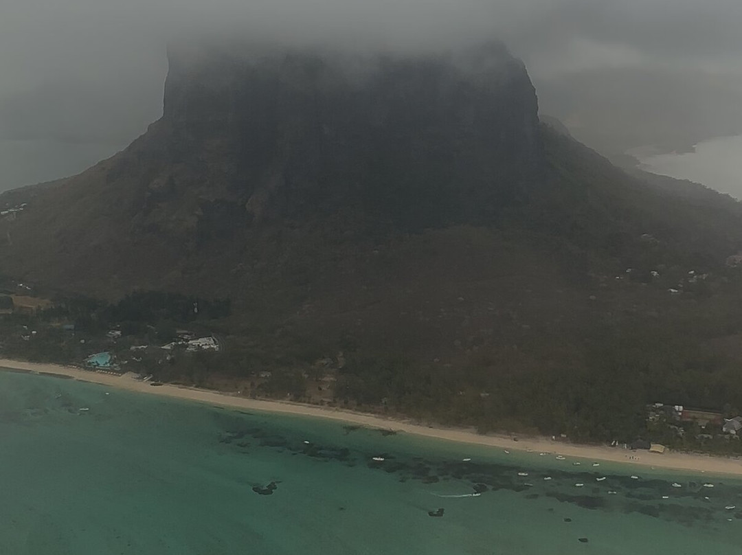 Corail Helicopteres-Triolet必去景点