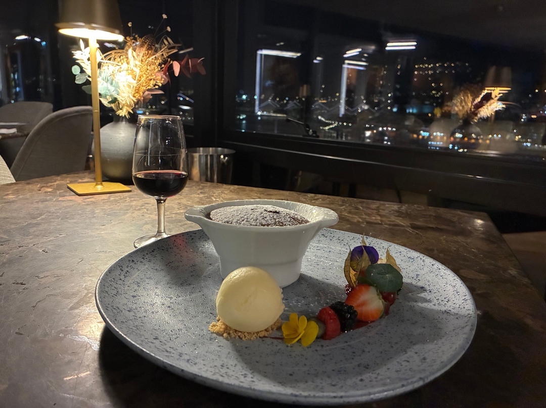 Divino Restaurant & Lounge