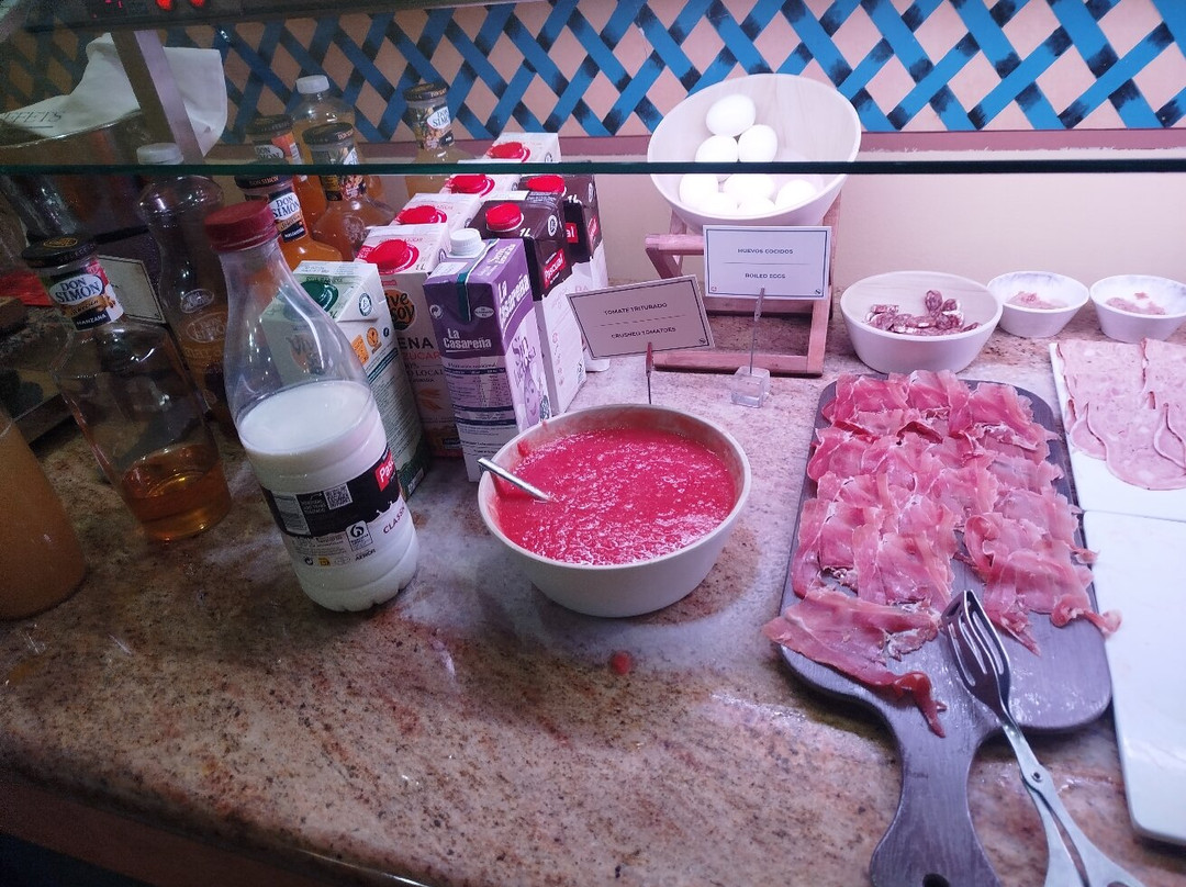 蒙泰康凯罗酒店主图