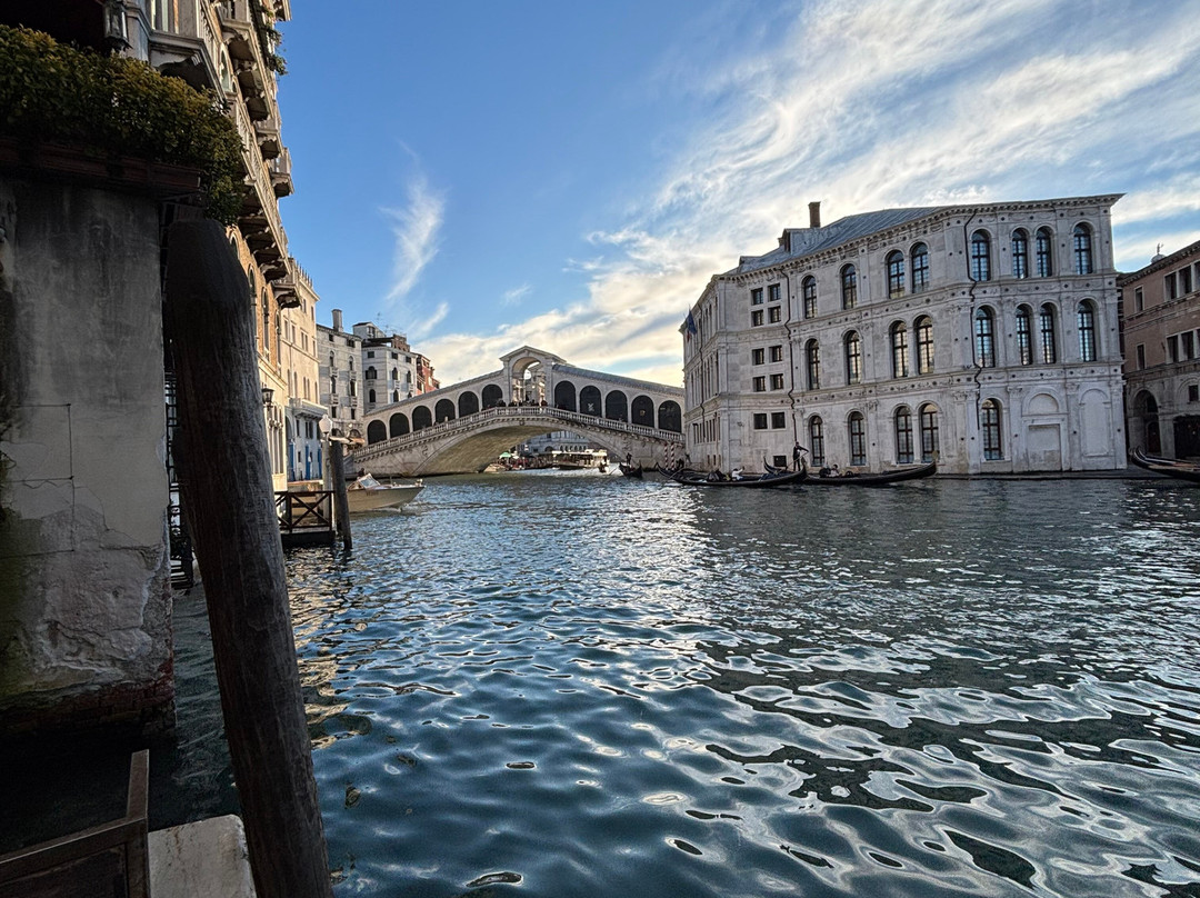 阿尔蓬特默西尼果酒店主图