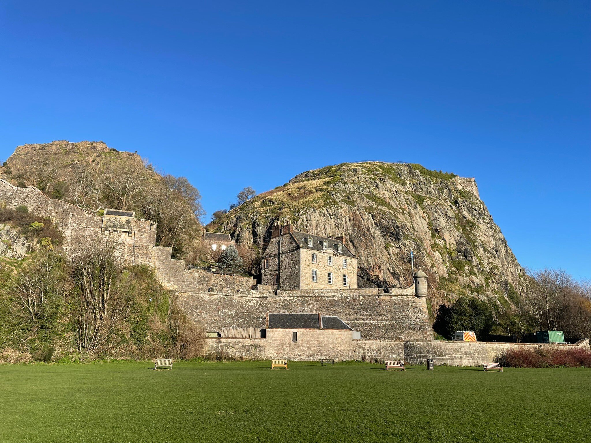 Abbotsford Hotel-官方