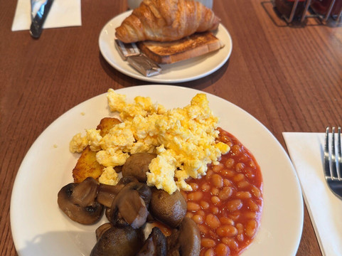 Premier Inn Staines-upon-Thames hotel主图