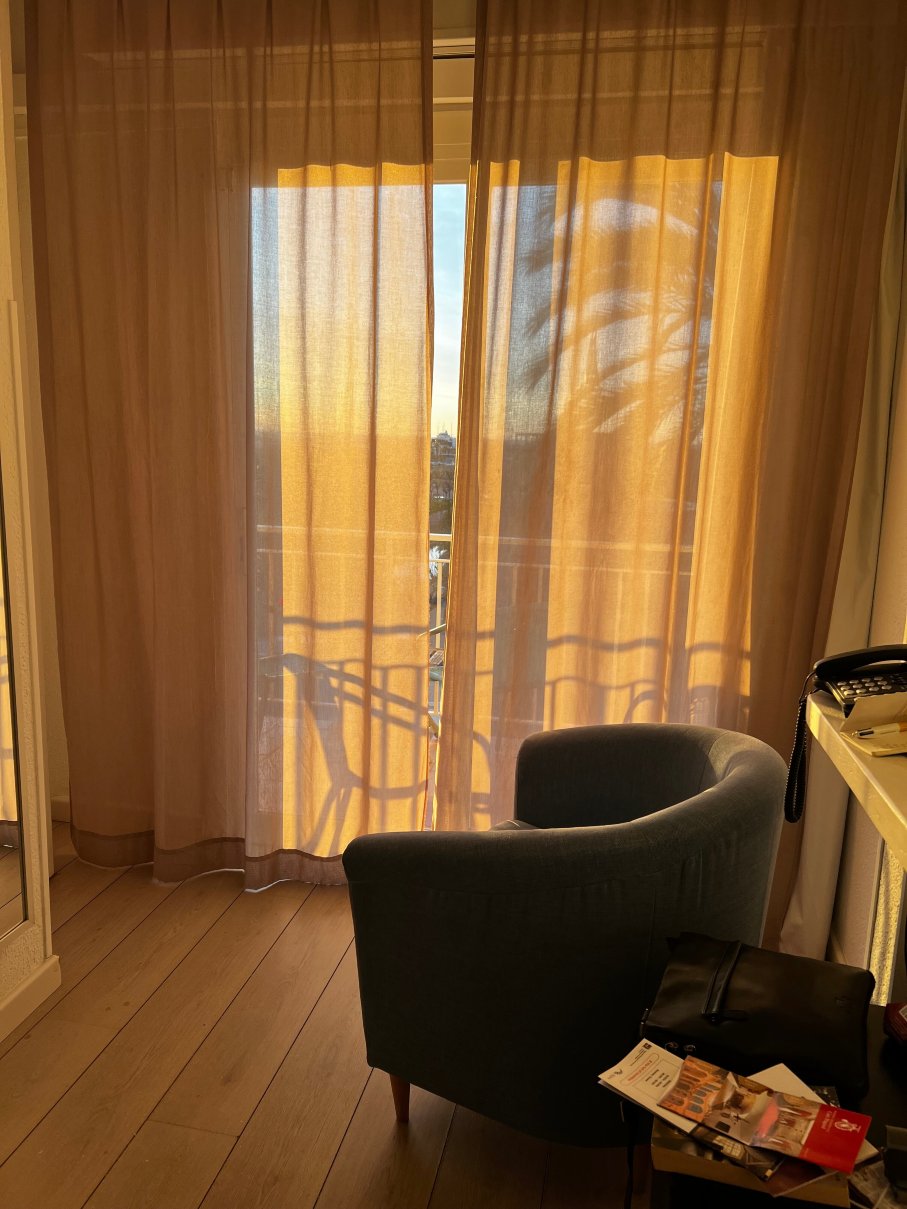 索尔维酒店 - 限成人-客卧