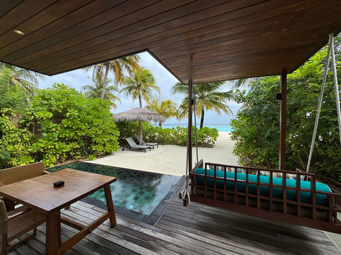 希尔顿马尔代夫阿敏吉里全别墅度假村主图