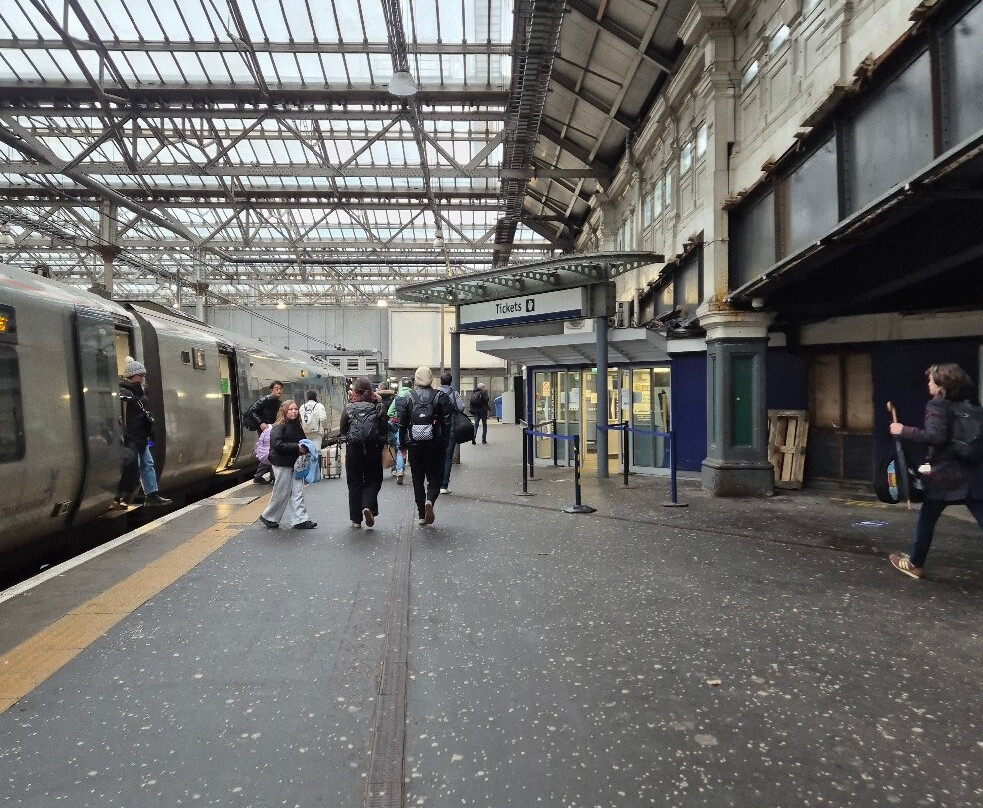 Edinburgh Waverley Station-爱丁堡必去景点