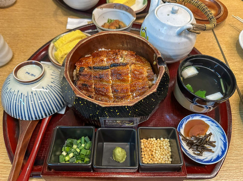 鰻 炭焼 ひつまぶし 美濃金 神田本店