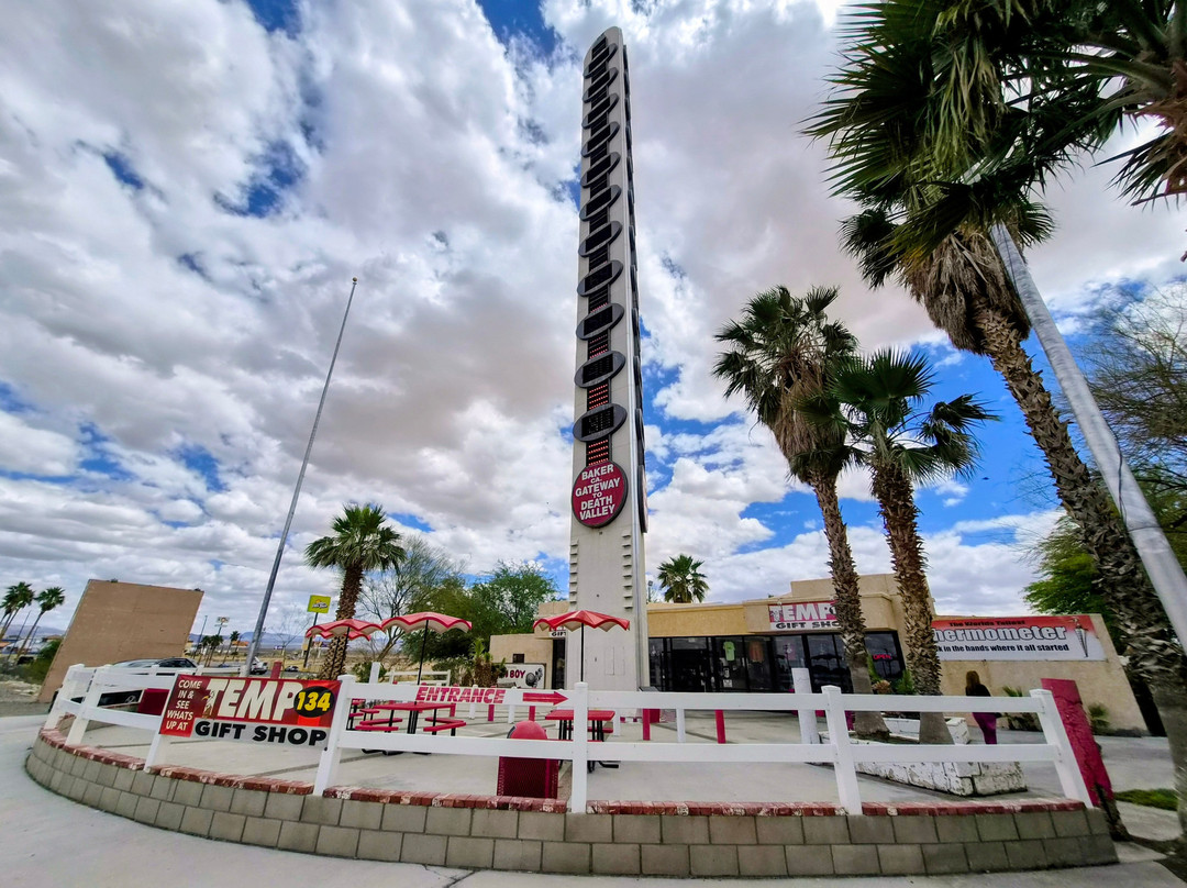 World's Tallest Thermometer-Baker必去景点