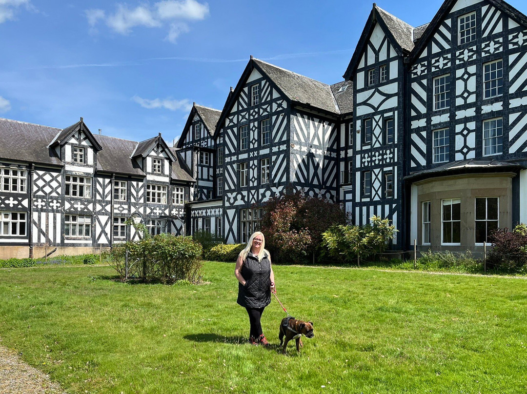 Gregynog Hall主图