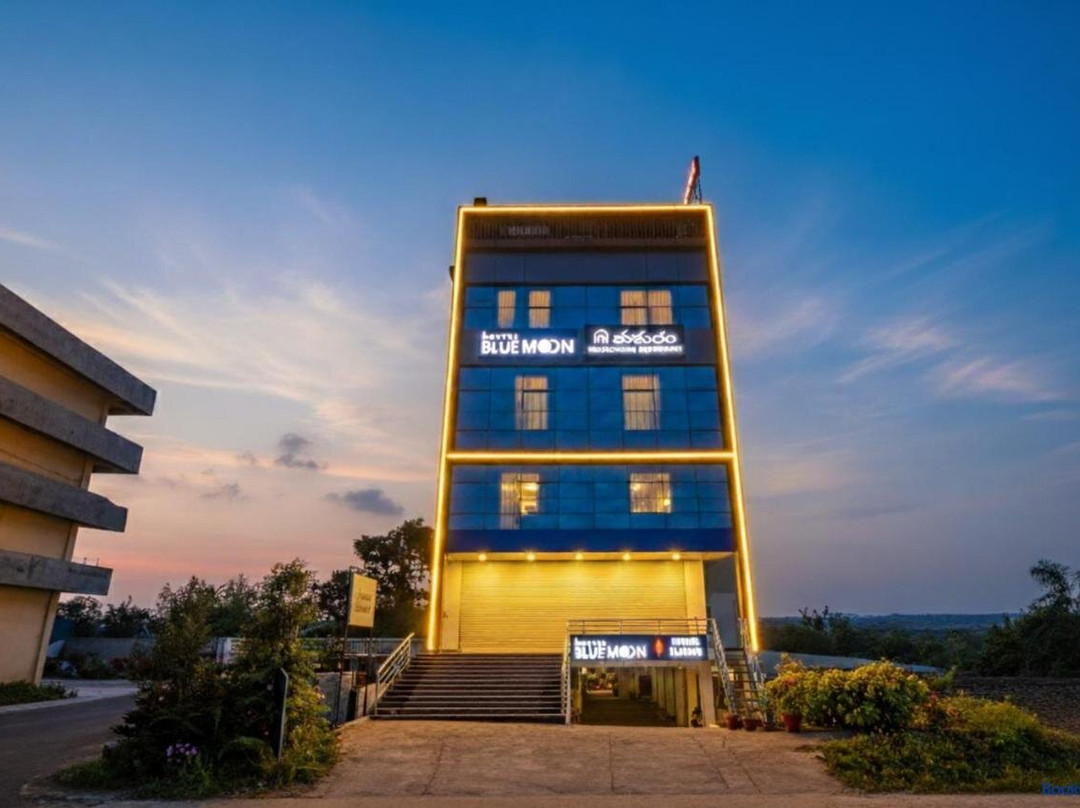 FabHotel Blue Moon