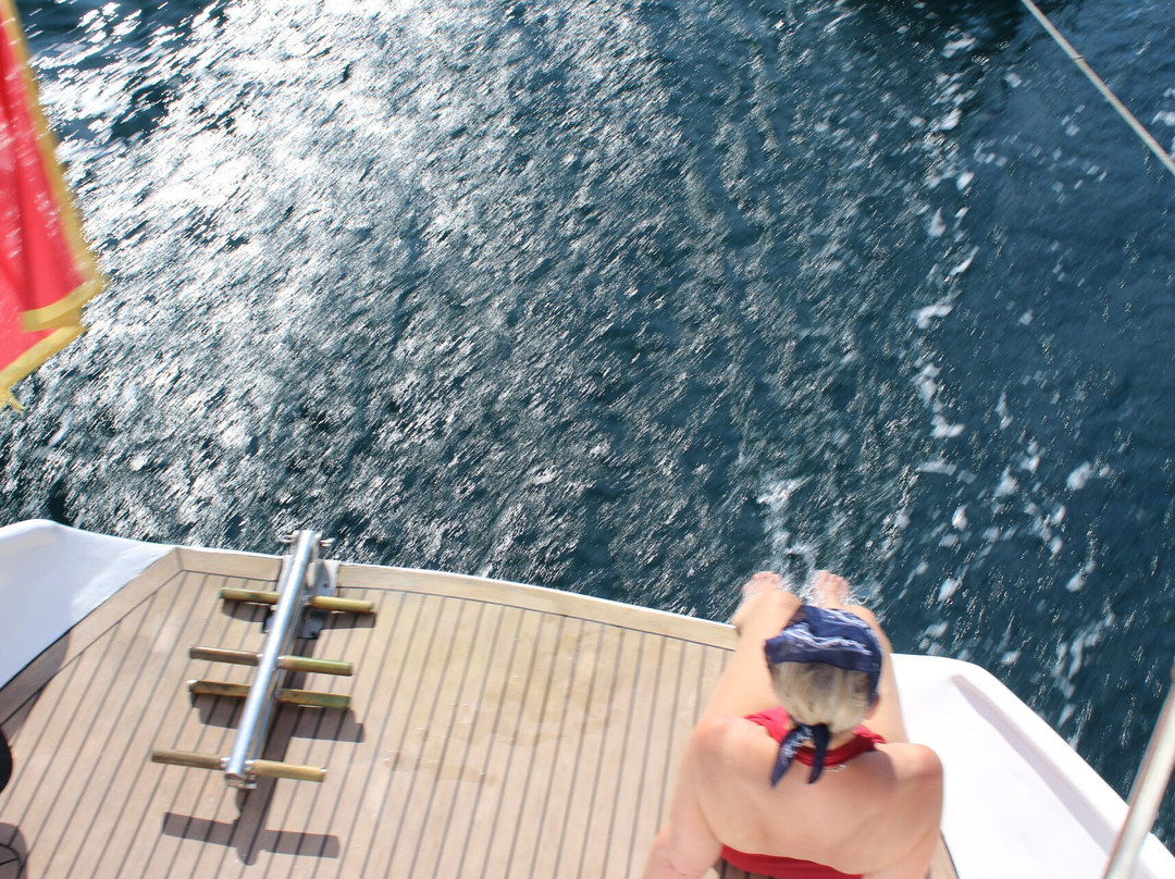 A Day Out On Yacht Monty B-科托尔必去景点