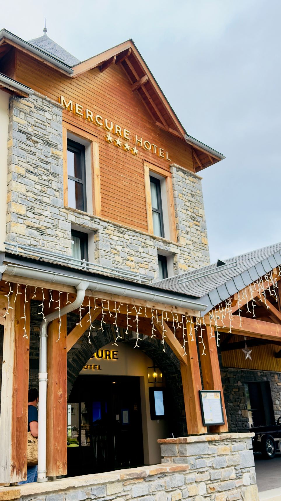 卢当维耶尔庇里牛斯佩拉古德美居酒店-旅行者