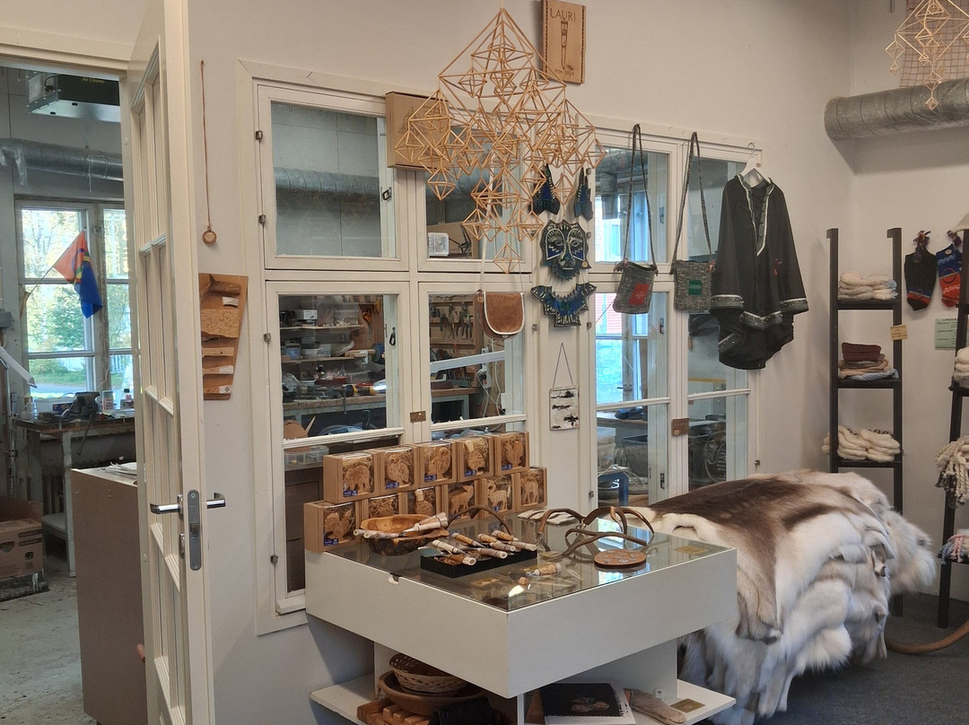 LAURI Handicraft Shop & Atelier-罗瓦涅米必去景点