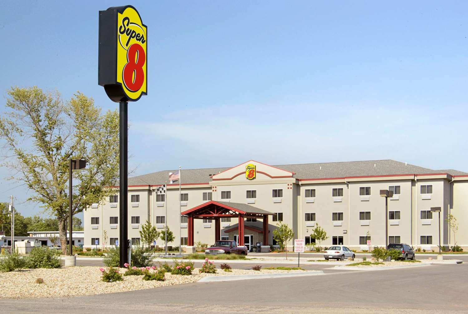 Super 8 by Wyndham Topeka at Forbes Landing-官方
