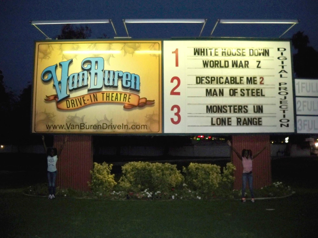 里弗赛德旅游景点-Van Buren Drive-In Theatre