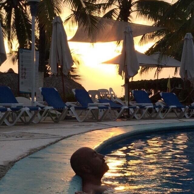 薇拉苏套房酒店主图