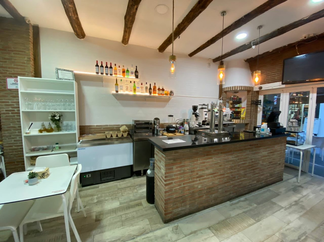 El Paraiso Snack Bar