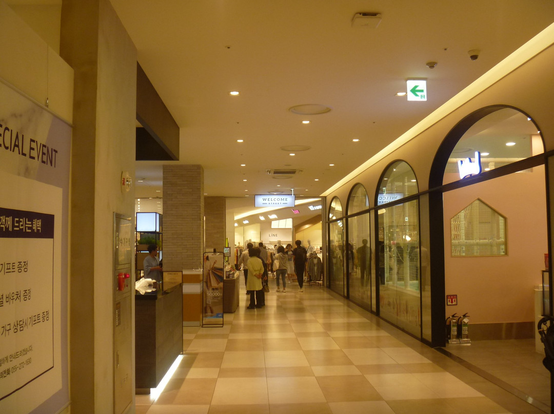 Shinsegae Department Store - Gimhae景点图片