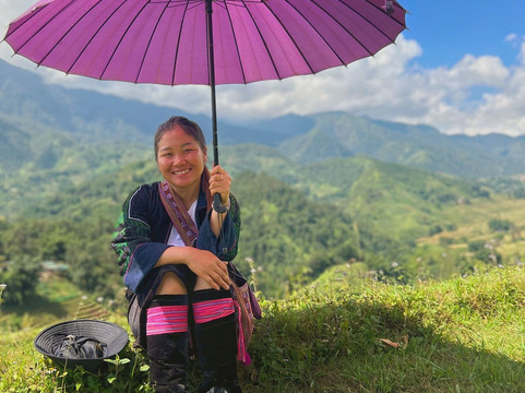 Trekking guide Show Sapa