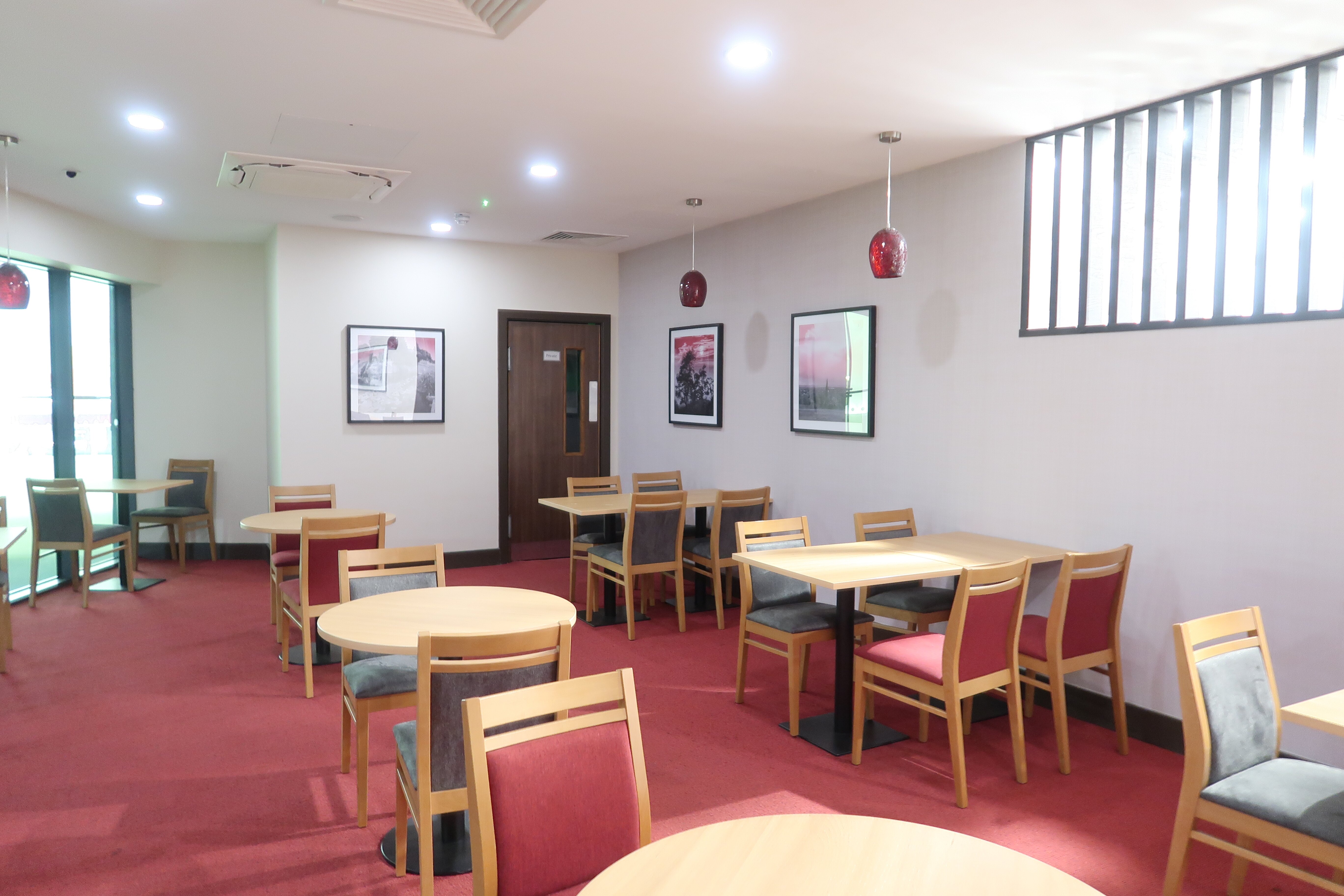 科巴姆戴斯酒店-餐饮