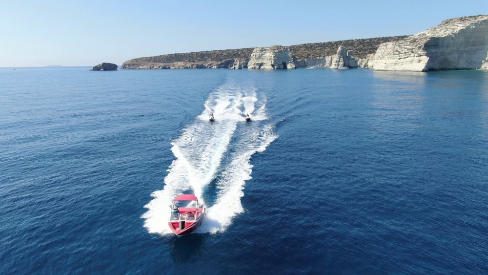 Pits Watersports-米洛斯岛必去景点