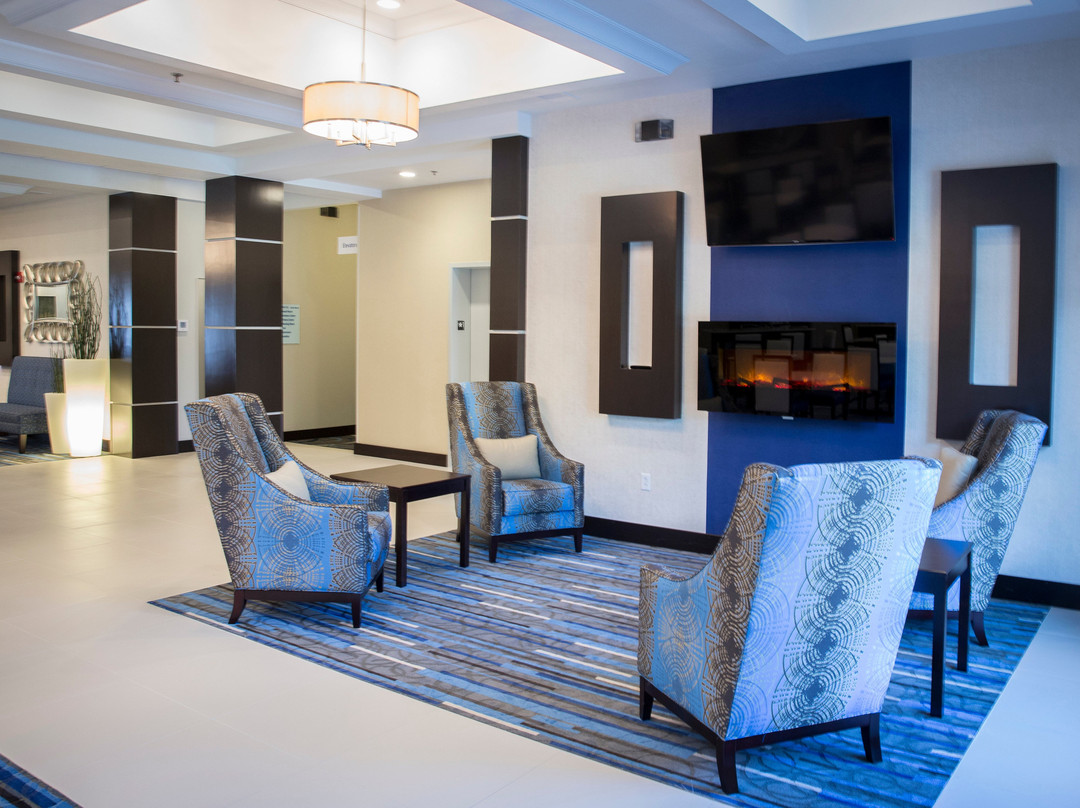 Holiday Inn Express & Suites Edwardsville By IHG主图