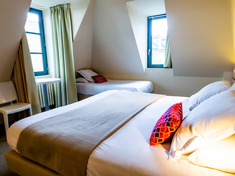 迪南城堡原生酒店主图