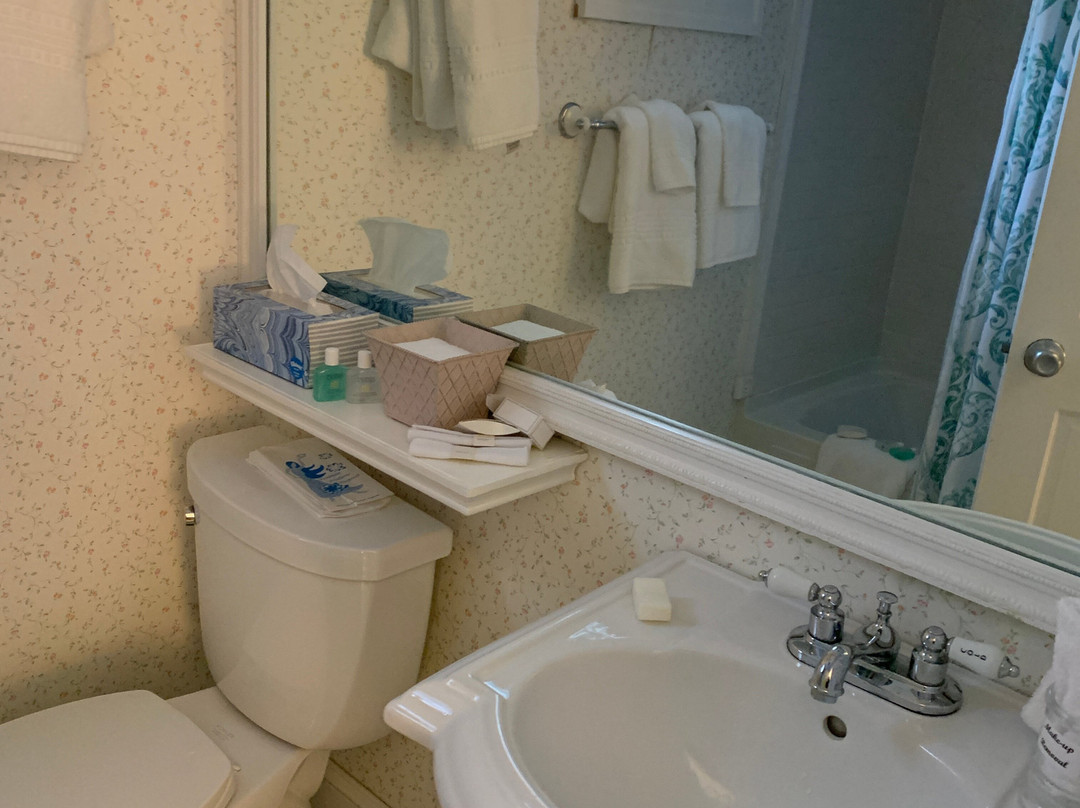 Four Chimneys Inn & Restaurant主图