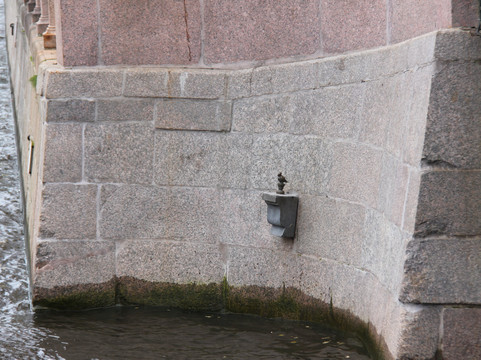 Statue of Chizhik-Pyzhik-圣彼得堡必去景点