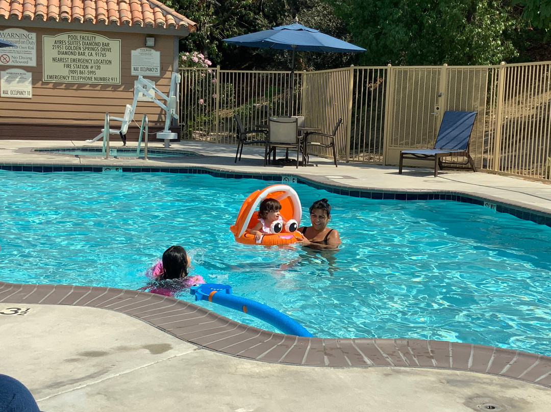 艾尔钻石吧套房套房酒店主图