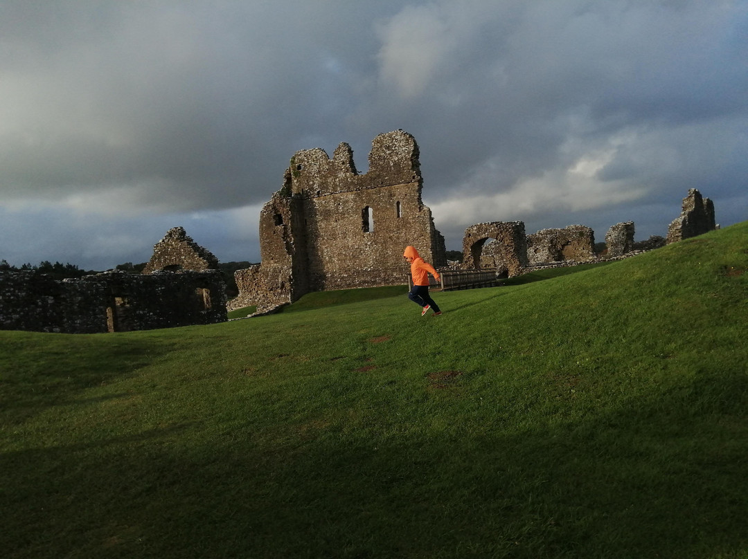 Ogmore Castle景点图片