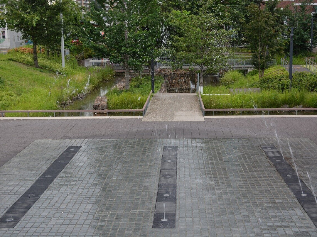 Kokeiyosui Square景点图片