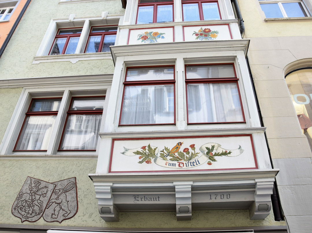 Bow-windows