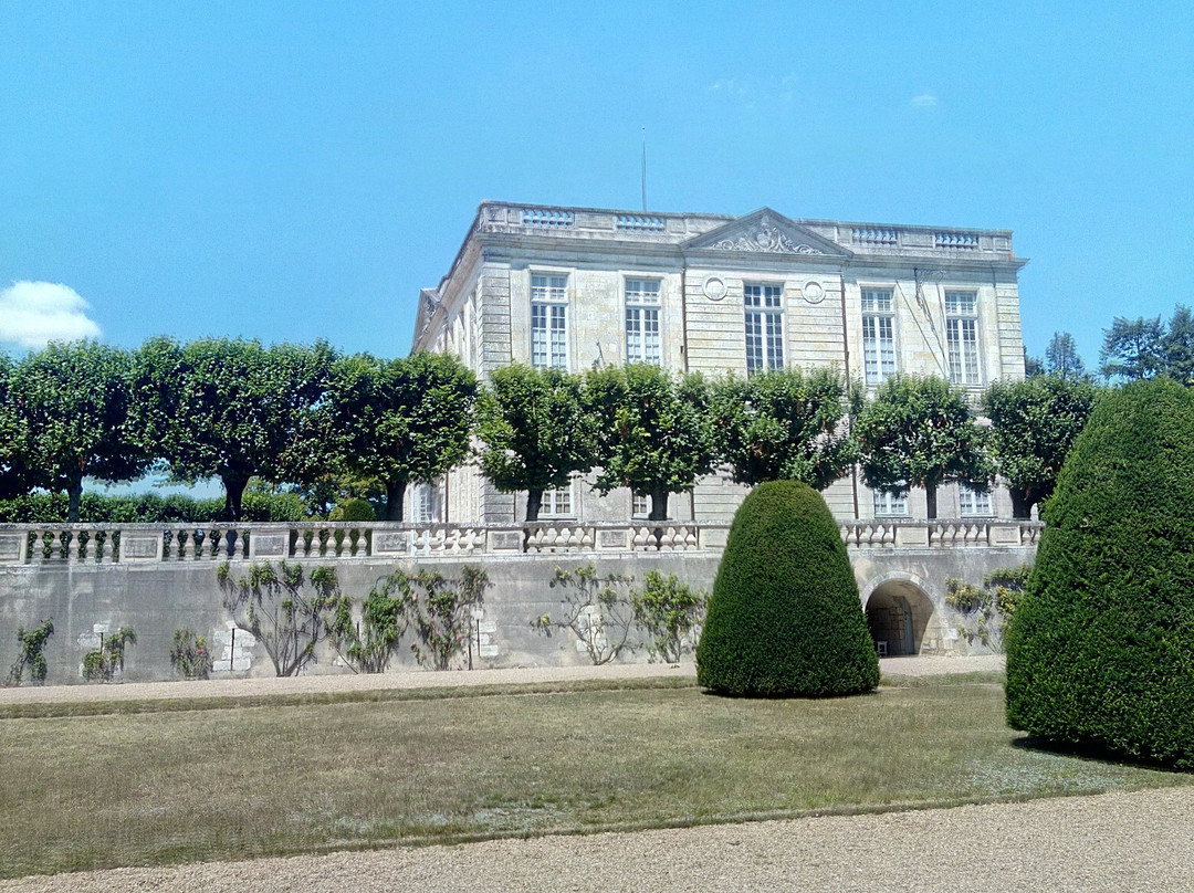 Parc et Jardins du Chateau de Bouges景点图片