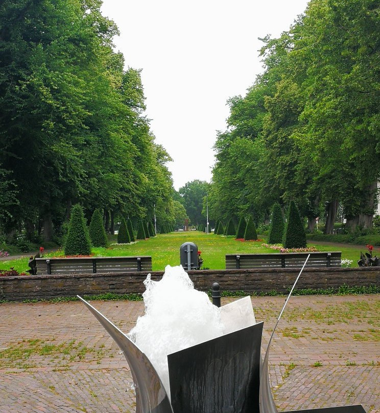Friedrich-Wilhelm-Platz mit Prinz-Adalbert-von-Preußen-Denkmal-威廉港必去景点