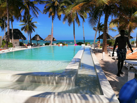 Nur Beach Hotel主图