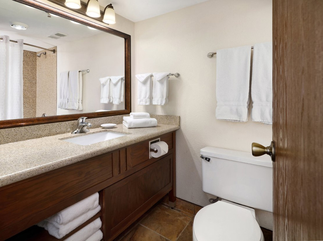 华美达酒店暨会议中心主图