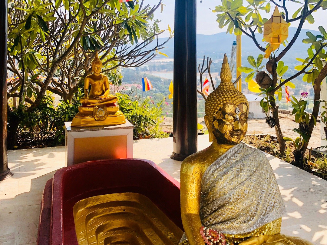 Wat Khao Sanam Chai-Nong Kae必去景点
