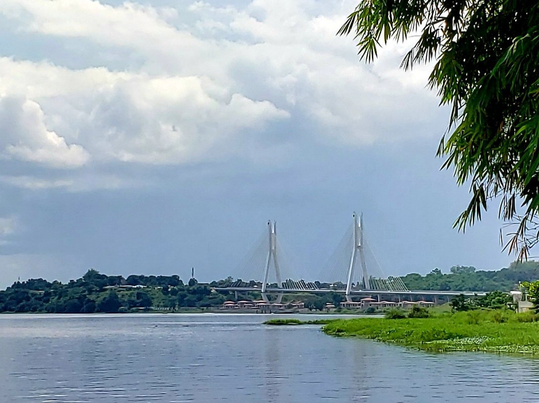 Pont Du 15 Aout 1960-布拉萨市必去景点